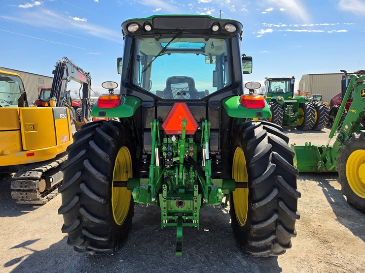 2021-john-deere-6140m-image-11