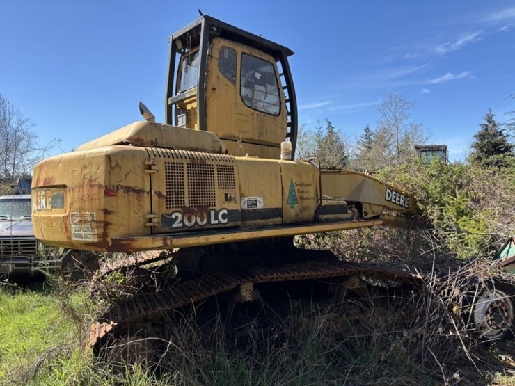 deere-200-lc-image-1