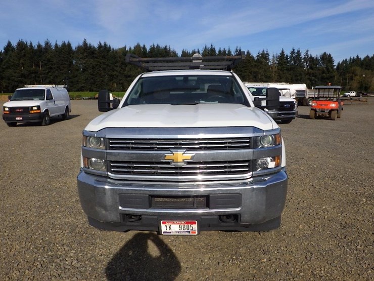 2017-chevrolet-2500hd-image-2