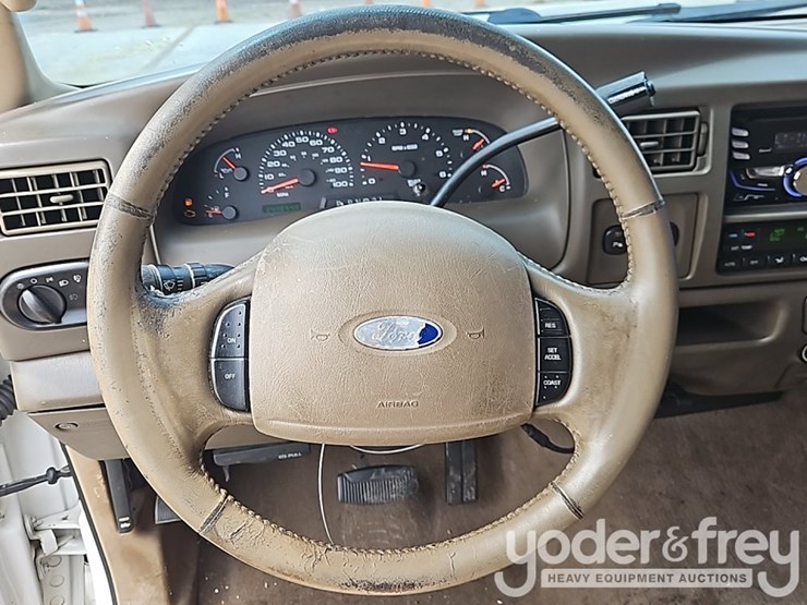 2004-ford-excursion-image-30