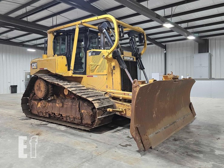 2011-caterpillar-d6t-xw-image-2