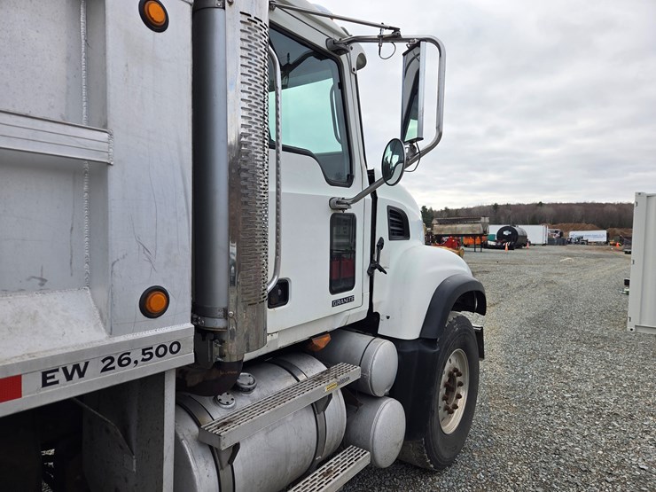 2006-massey-ferguson-8-image-15