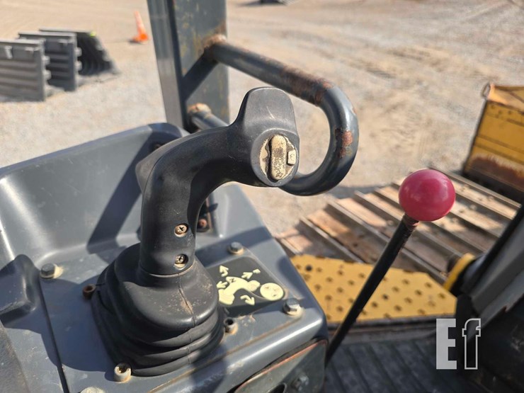 2016-deere-700k-lgp-image-16