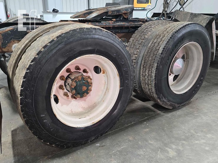 2004-mack-vision-cx613-image-30