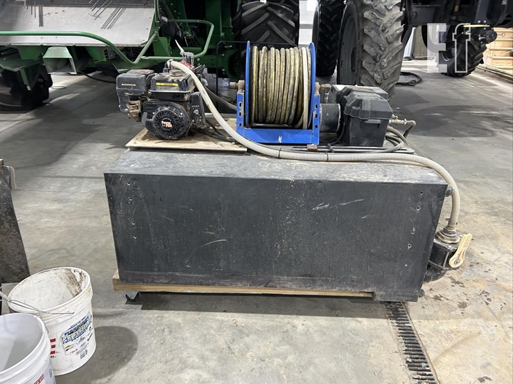 portable-water-tank-w/pump-image-4