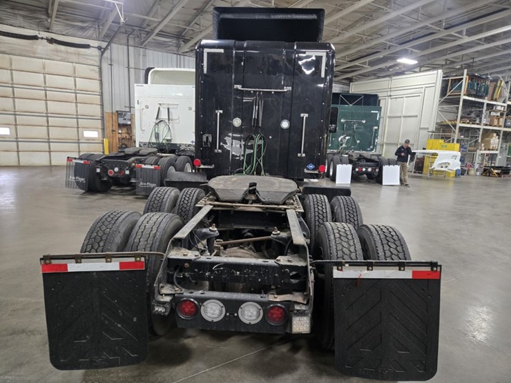 2015-kenworth-t680-image-4