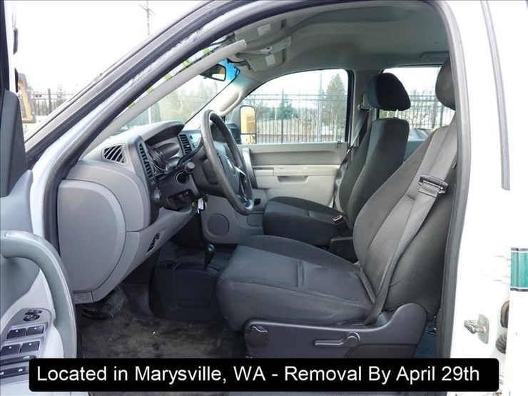 2014-chevrolet-3500-image-4