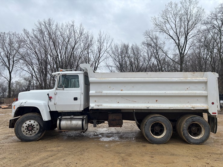 1997-ford-lt8000-image-2