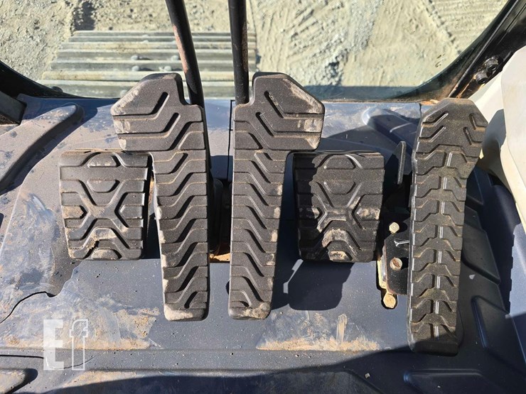 2017-caterpillar-326fl-image-15