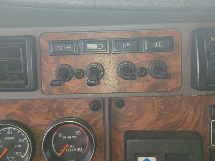 2002-kenworth-t600-image-62