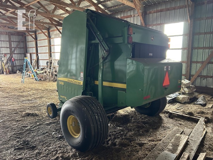 2011-john-deere-568-image-13