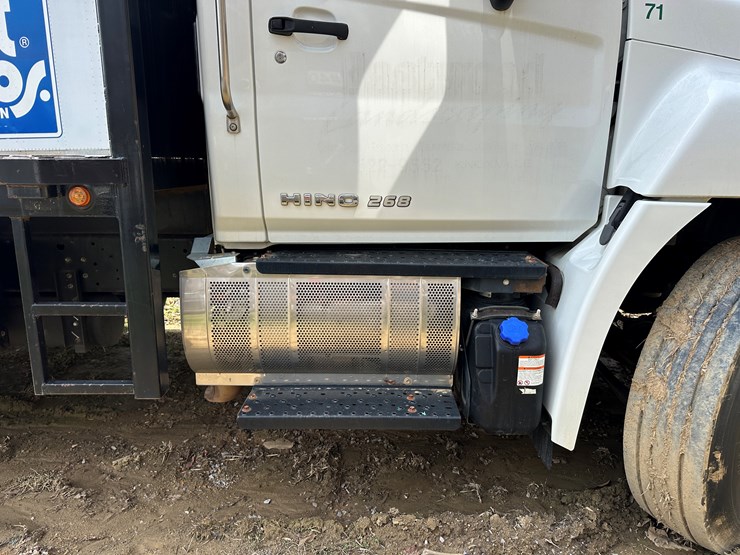 2020-hino-268-image-17