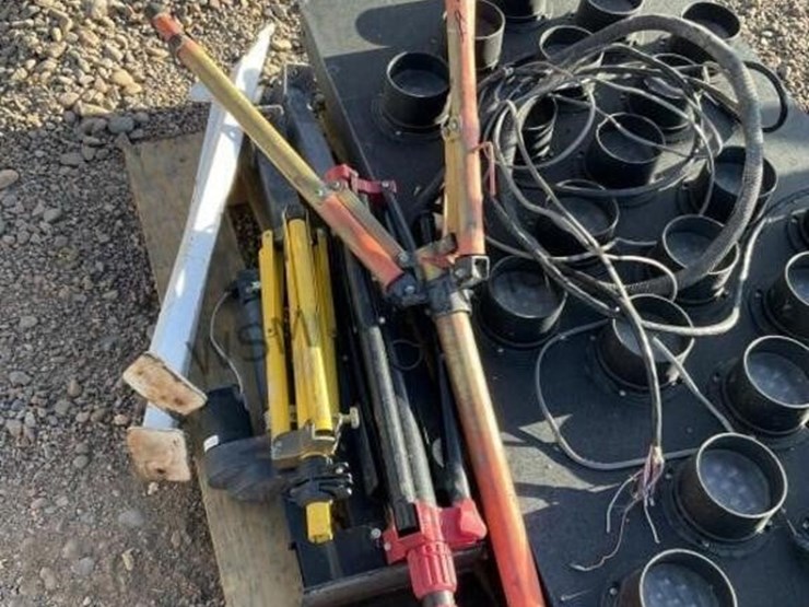 arrow-board,-tripods,-misc-image-3