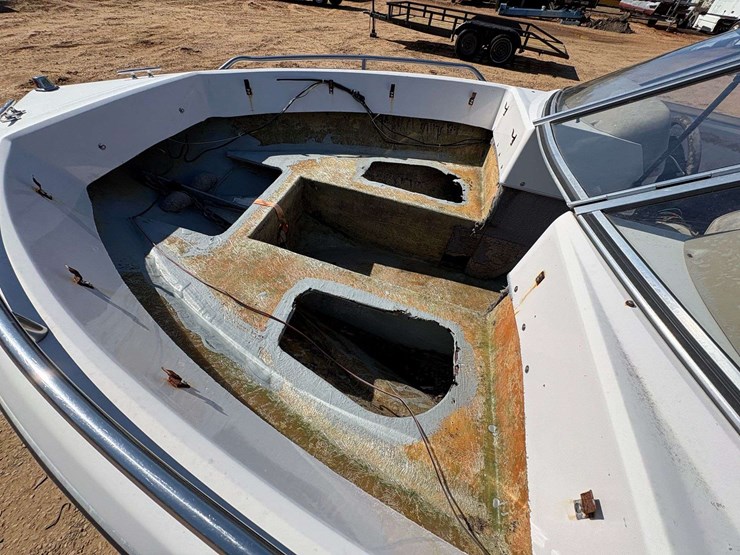 four-winns-"180-freedom"-ski-boat-w/-trailer-image-15