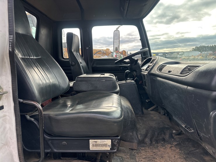 2000-gmc-t6500-image-23