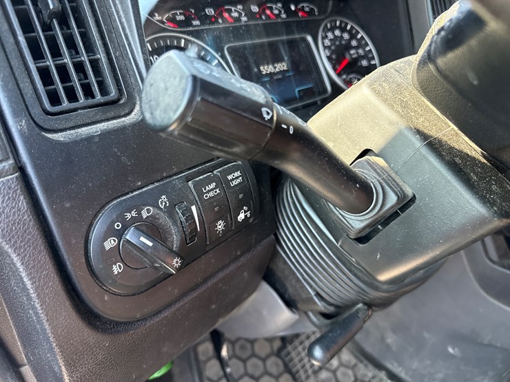 #2199-•-2020-international-a26-sleeper-cab-truck-tractor-image-88