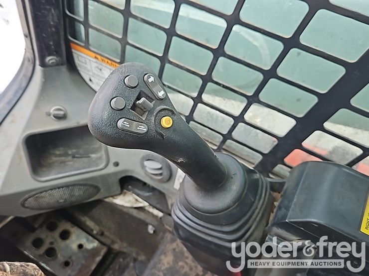 2019-bobcat-t740-image-26