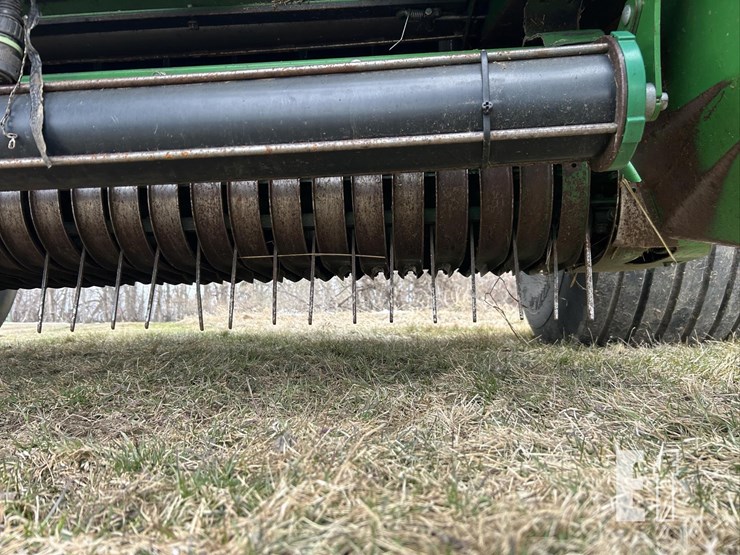 2011-john-deere-568-image-44