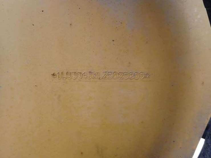 2011-deere-304j-image-9