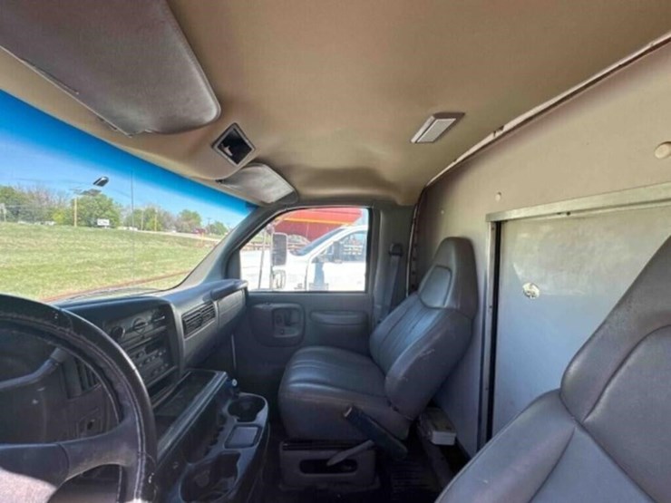 2001-gmc-3500-image-31