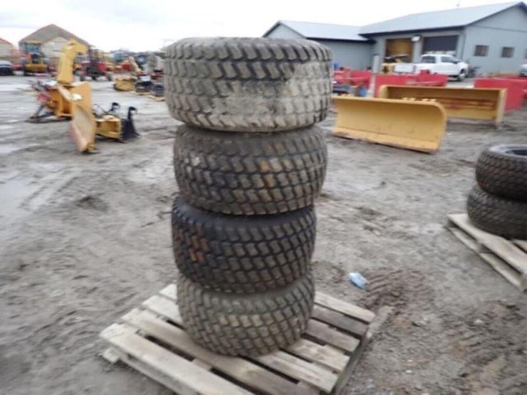 qty-of-(4)-carlisle-31x13.50-15-tire(s)-&-rim(s)-image-1