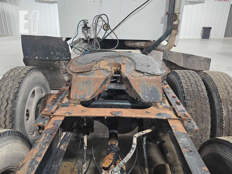 2004-mack-vision-cx613-image-23