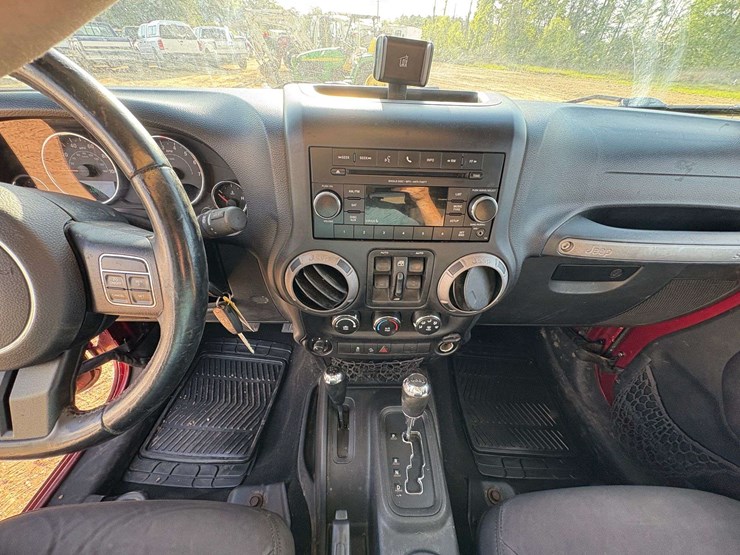 2013-jeep-wrangler-sport-image-13