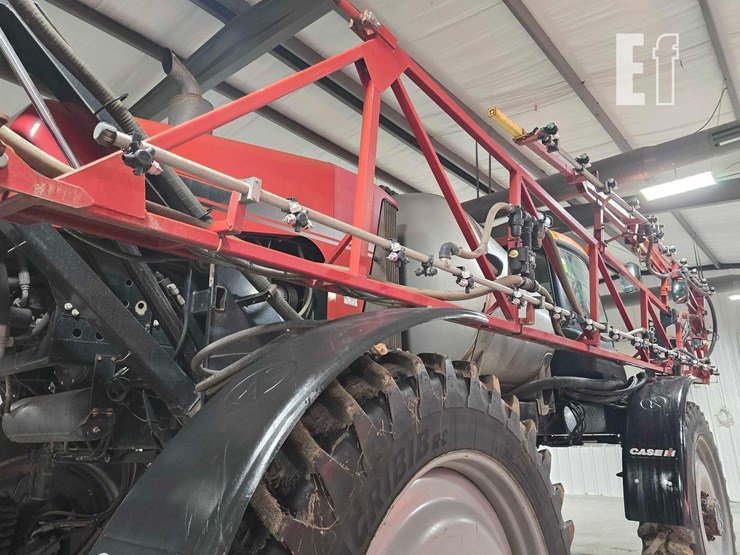 case-ih-patriot-3330-image-13