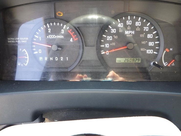 2010-isuzu-npr-image-21