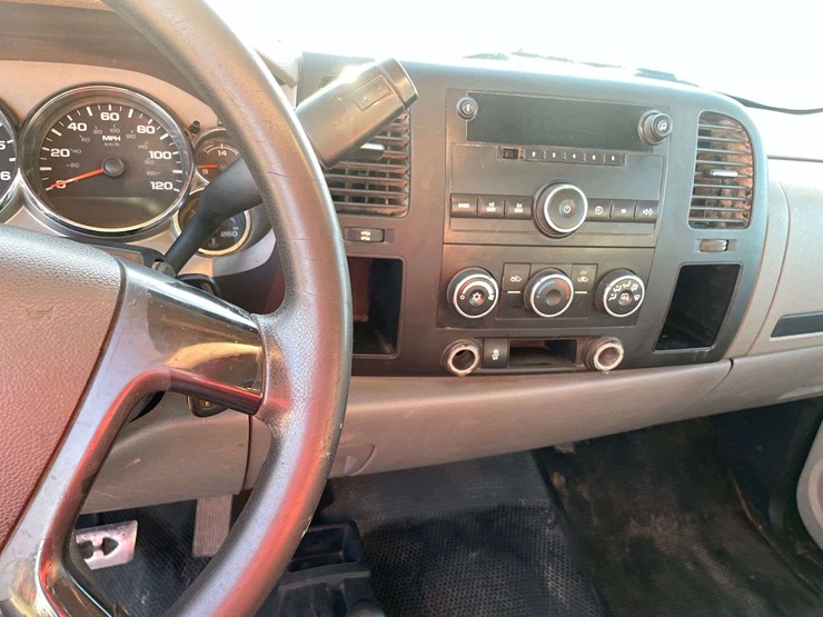 2013-gmc-sierra-2500-image-13