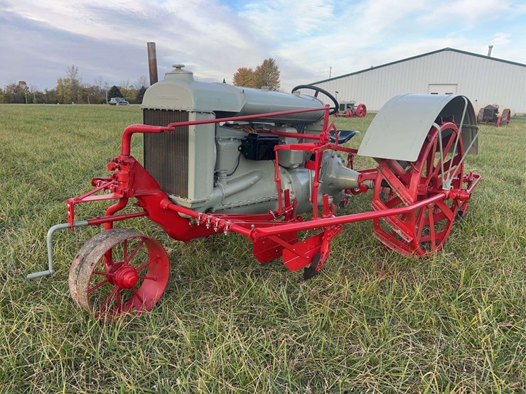 1927-fordson-tractor-image-1