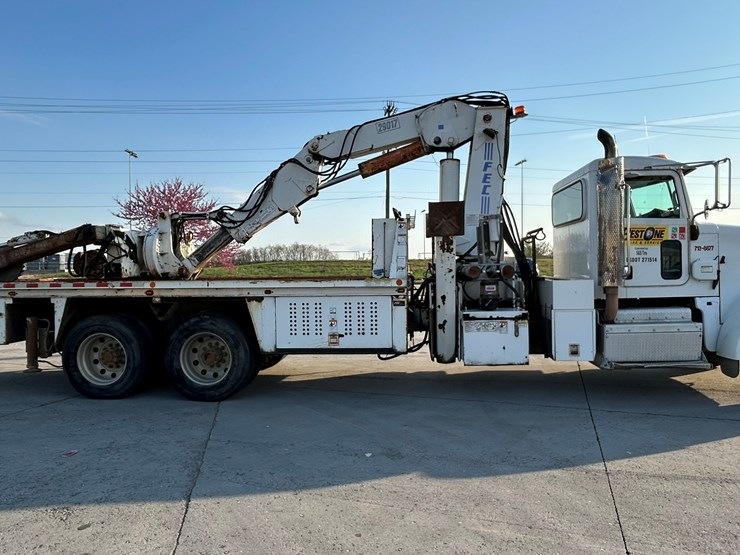 peterbilt-365-image-6