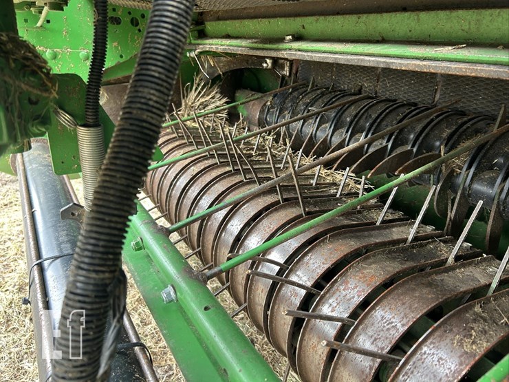 2011-john-deere-568-image-52