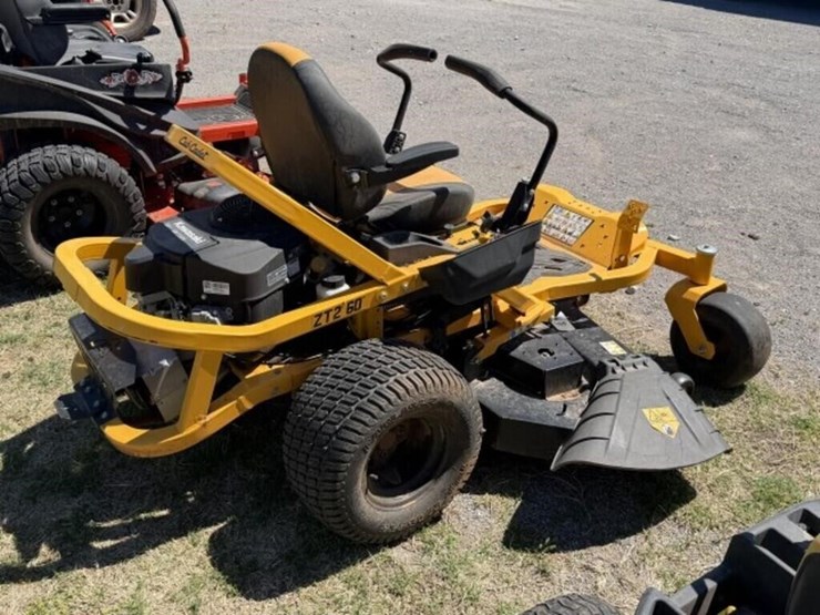 cub-cadet-ultima-zt2-zero-turn-mower-image-4