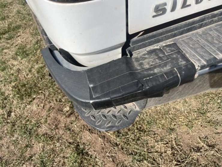 2015-chevrolet-silverado-2500hd-image-10