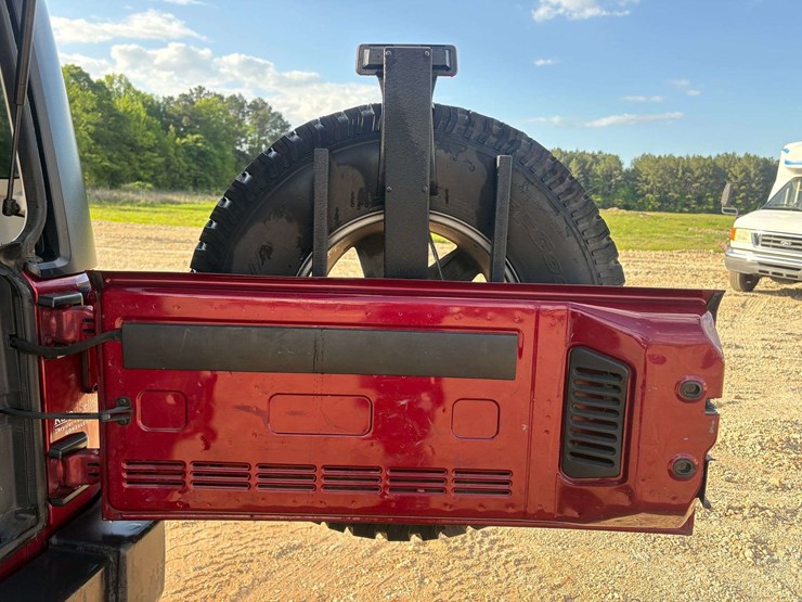 2013-jeep-wrangler-sport-image-17