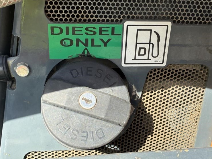 2011-mustang-2700v-image-11