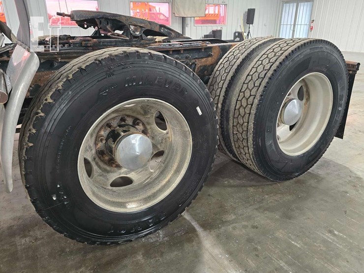 2004-mack-vision-cx613-image-28