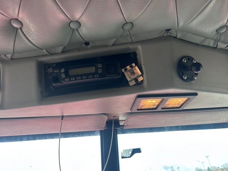 #1009-•-2012-western-star-conventional-4-sleeper-cab-truck-tractor-image-64