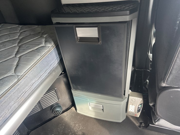 2020-kenworth-t680-image-58