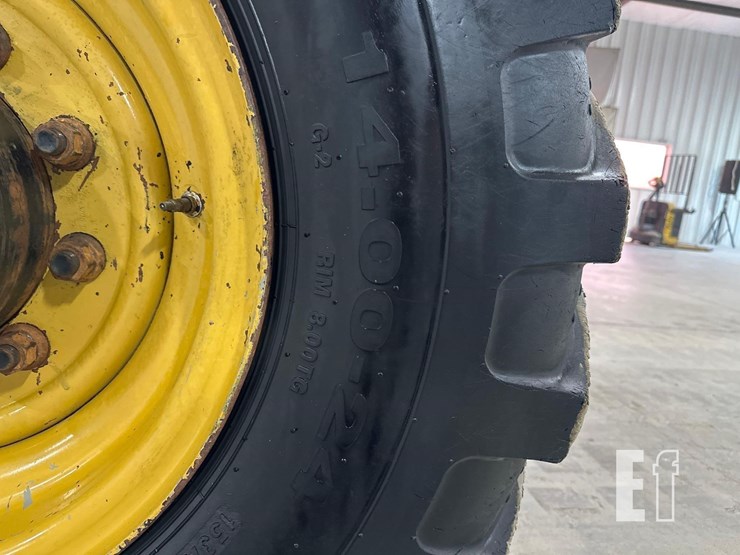 2014-caterpillar-tl1055c-image-28