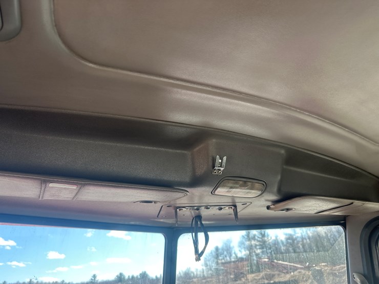 2008-peterbilt-386-image-35