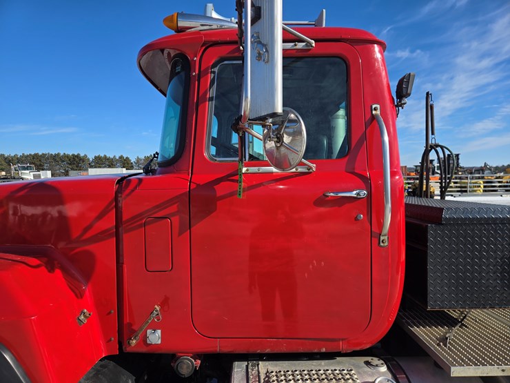 2000-mack-rd688s-image-12