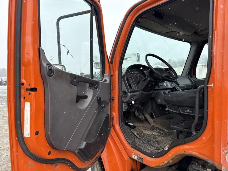 2016-massey-ferguson-8-image-36