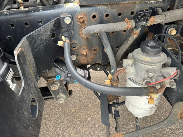 2019-isuzu-nrr-image-43