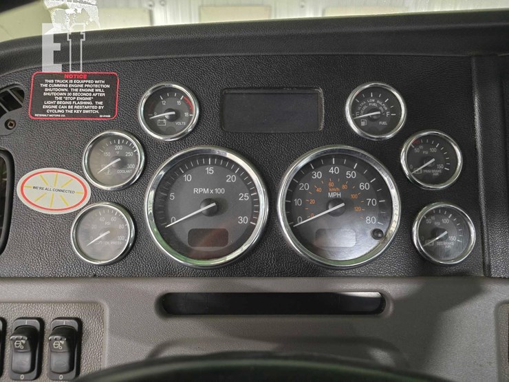 2021-peterbilt-367-image-12