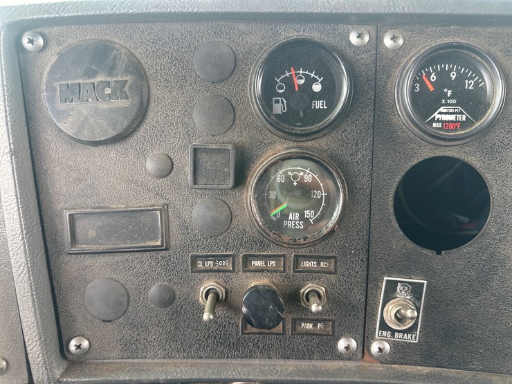 1986-mack-dm686s-image-31