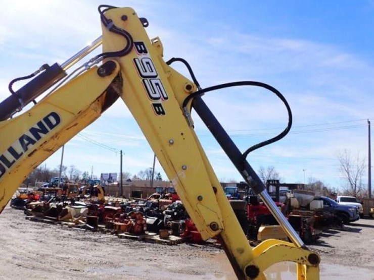 2012-new-holland-b95b-image-43