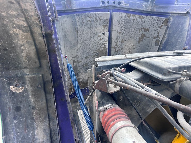 1999-peterbilt-379-image-69