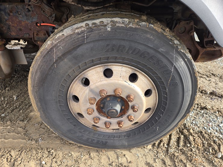 2014-massey-ferguson-8-image-63